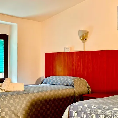Nazareth 3*